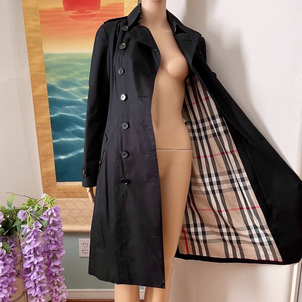 Burberry Trench Coat with Detachable Warmer and Hood - Stylish and Versatile!